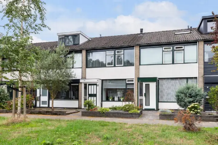Terraced house for sale: Lavendelstraat 47, De Mheen Apeldoorn