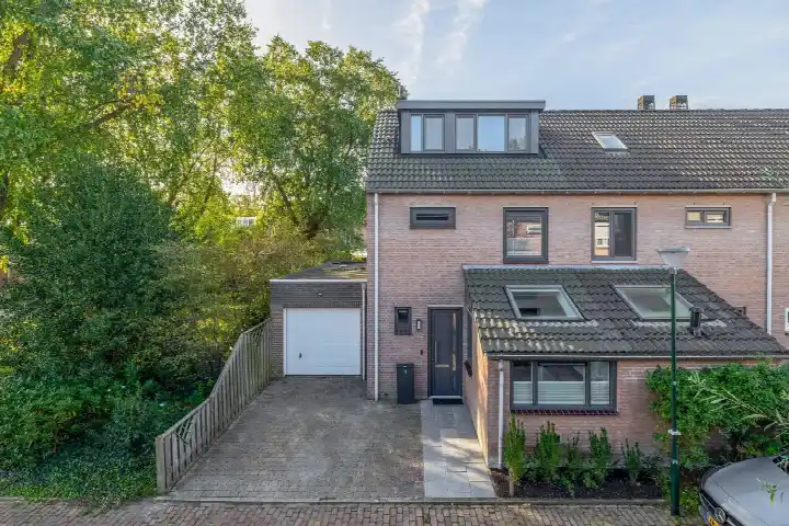 Hoekwoning te koop: Leemkuylen 1, Skandia Geldrop