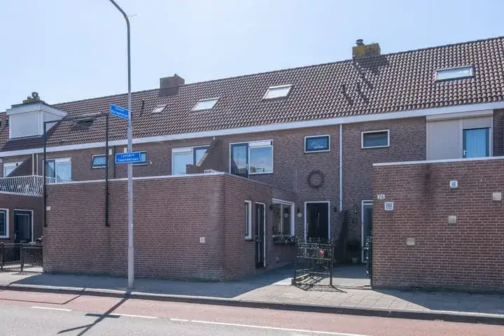 Tussenwoning te koop: Leendert Spaanderlaan 24, Volendam-Blokgouw 4, 5 en 6 Volendam