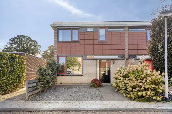 Hoekwoning te koop: Leeuwebekstraat 1, Oldenbarneveld Barneveld
