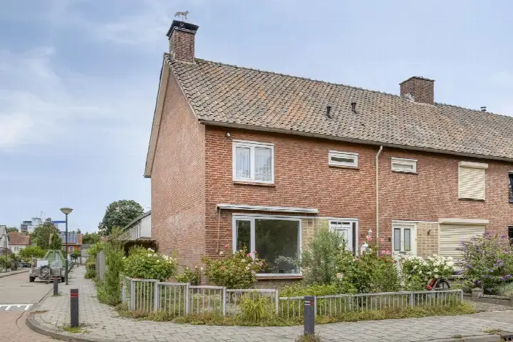 Hoekwoning te koop: Leeuwenbekstraat 53, Bloemenwijk Veghel