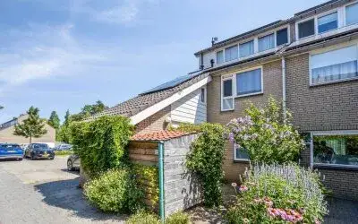 Corner house for sale: Leeuwerikhof 32, Roelofarendsveen-Noord Roelofarendsveen