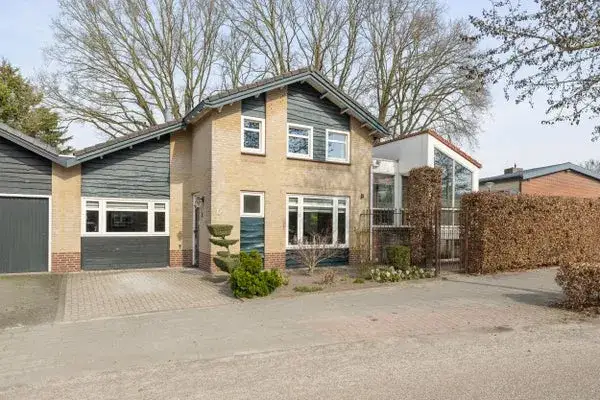 Twee-onder-één-kap te koop: Leeuweriklaan 3, Boekel Boekel