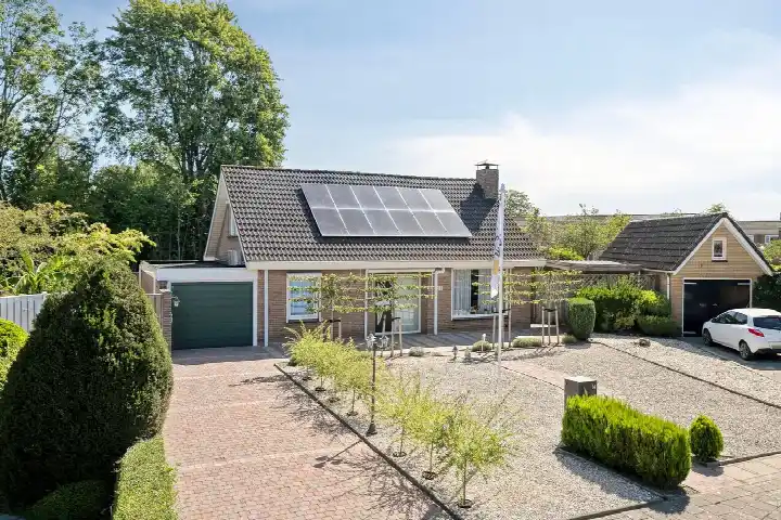 Detached house for sale: Leeuwerikstraat 14, Puienput Hulst