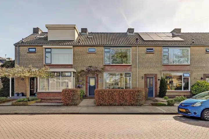 Terraced house for sale: leeuwerikstraat 3, Groot-Ammers-Dorp Groot-Ammers