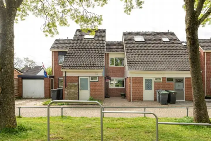 Tussenwoning te koop: Leidijk 100, De Venen noord Drachten