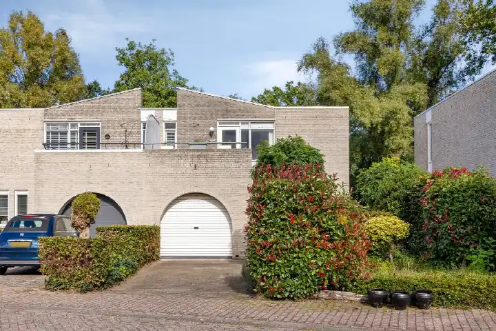 Twee-onder-één-kap te koop: Leidschendamstraat 55, Leeuwerik Oost Tilburg