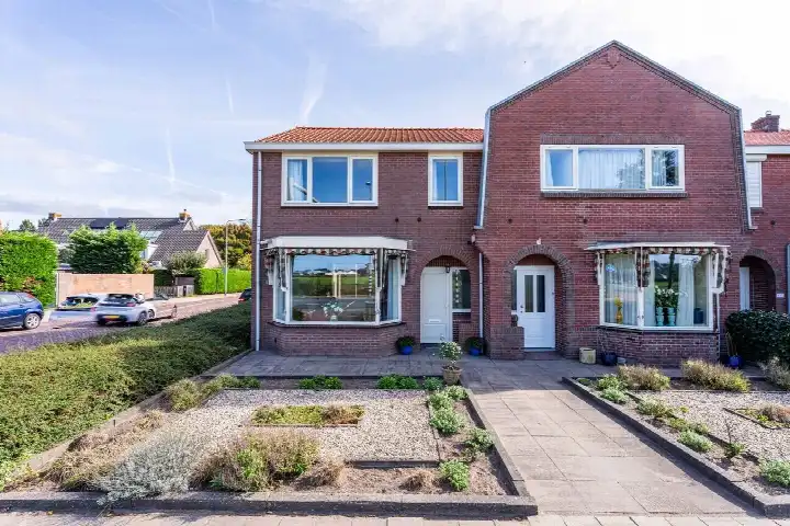 Corner house for sale: Leidsestraat 133, Leidsestraat Hillegom