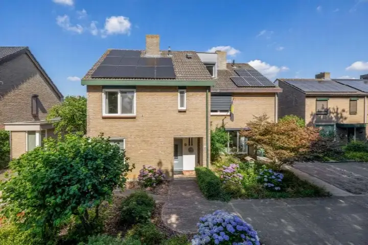 Twee-onder-één-kap te koop: Leijgraaf 184, Kern Belfeld Belfeld
