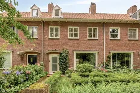 Terraced house for sale: Leijparkweg 75, Vogeltjesbuurt Oost Tilburg