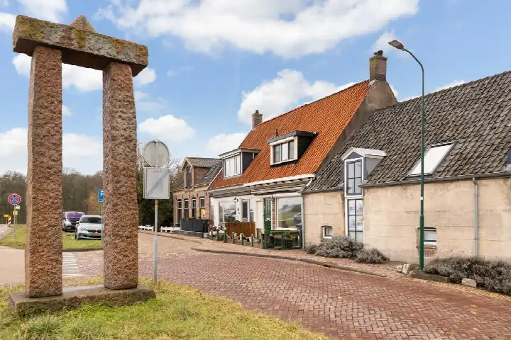 Tussenwoning te koop: Lekdijk Oost 3, Binnenstad Wijk Bij Duurstede