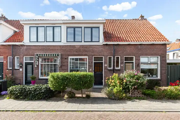Terraced house for sale: Leliestraat 14, Babberspolder West Vlaardingen