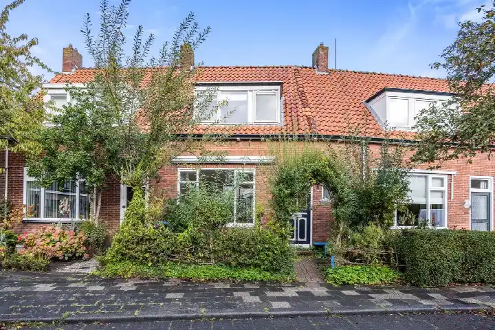 Tussenwoning te koop: Leliestraat 3, Oldegalileën Leeuwarden
