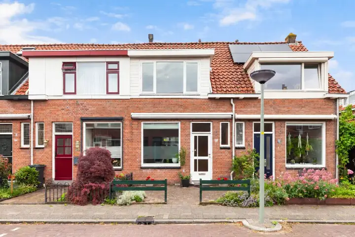 Terraced house for sale: Leliestraat 37, Babberspolder West Vlaardingen