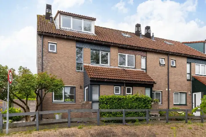 Corner house for sale: Lelievaart 81, Vaartenbuurt-West Zoetermeer