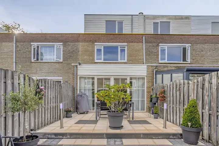 Tussenwoning te koop: Lena Blok-Woutsstraat 33, Prinsenland Rotterdam