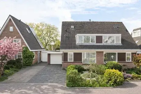 Terraced house for sale: Lentekade 8, Buitenhof-Midden-West Leiderdorp