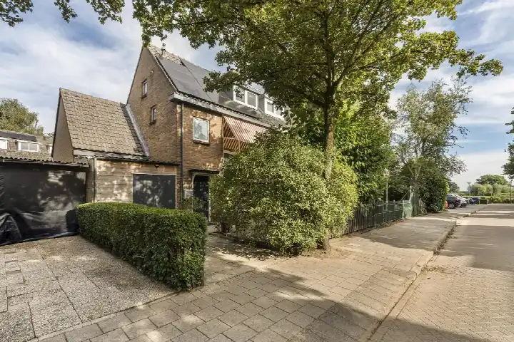 Twee-onder-één-kap te koop: Leo Dongelmansstraat 9, Abcoude-Zuidwest Abcoude