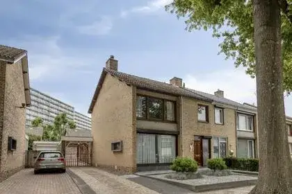 Semi-detached for sale: Leon Biessenstraat 32, Heerlerbaan-Oost Heerlen