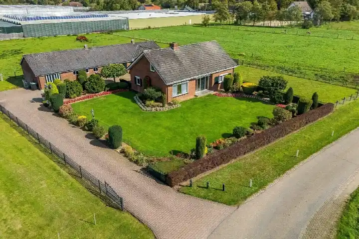Detached house for sale: Leuffenseweg 4, Ooy Zevenaar