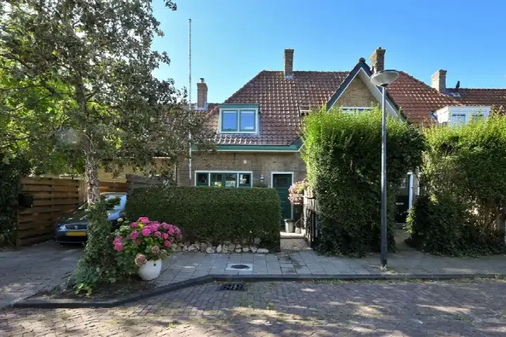 Tussenwoning te koop: Leuvenstraat 4, Tuinstadwijk Leiden