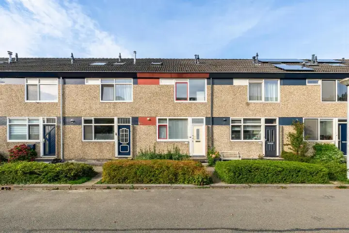 Terraced house for sale: Lichtboei 118, Lewenborg-West Groningen