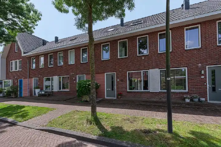 Tussenwoning te koop: Lient 133, Lient e.o. Hooglanderveen