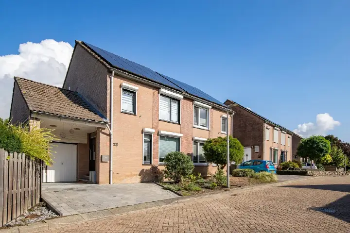 Corner house for sale: Ligusterstraat 28, Heerlerheide-Kom Heerlen