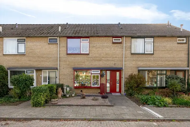 Tussenwoning te koop: Ligusterstraat 5, Liefkenshoek Heteren