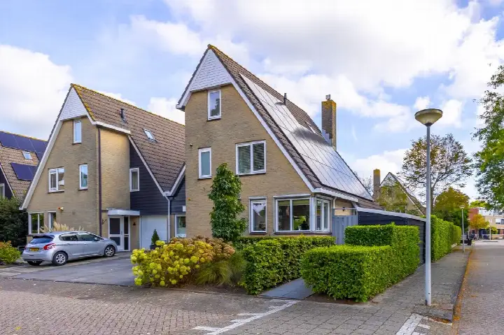 Twee-onder-één-kap te koop: Lijsterbeshof 103, Westdonk Papendrecht