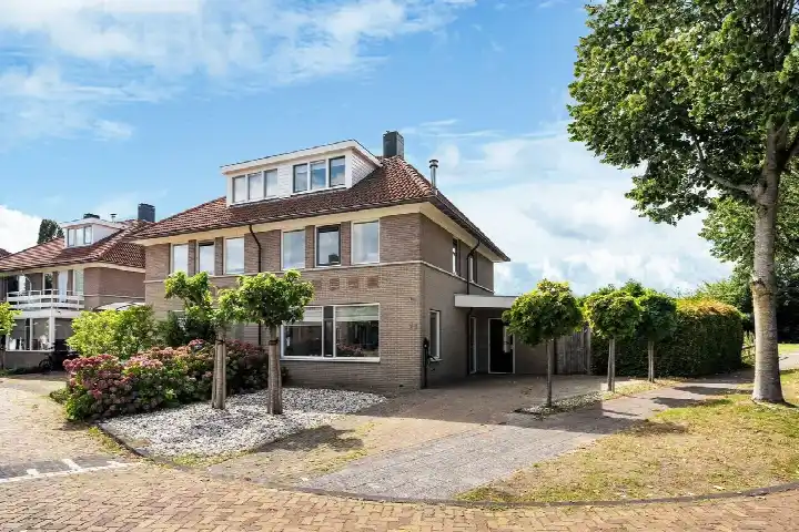 Corner house for sale: Lijsterbeslaan 27, Noord Heerenveen