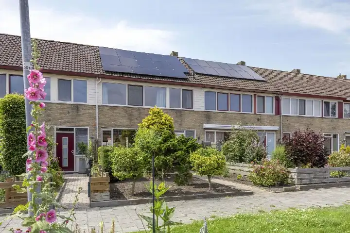 Tussenwoning te koop: Lijsterbeslaan 9, Winschoten-Bomenbuurt Winschoten