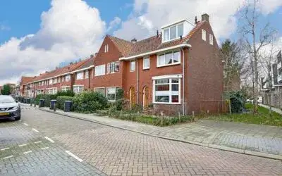 Corner house for sale: Lijsterbesstraat 53, Bomenbuurt Zaandam