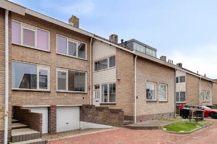 Terraced house for sale: Lijsterhof 8, Ouderkerk aan den IJssel Ouderkerk Aan Den Ijssel