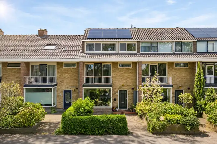 Tussenwoning te koop: Lijsterlaan 36, Vogelbuurt Maassluis