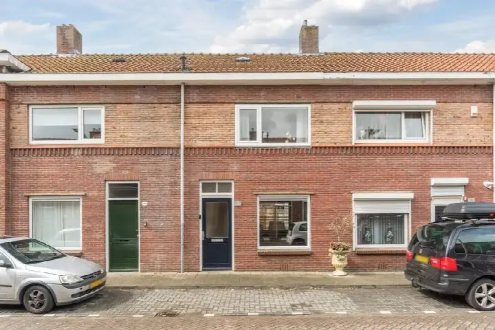 Tussenwoning te koop: Lijsterstraat 13, Vogeltjesbuurt West Tilburg