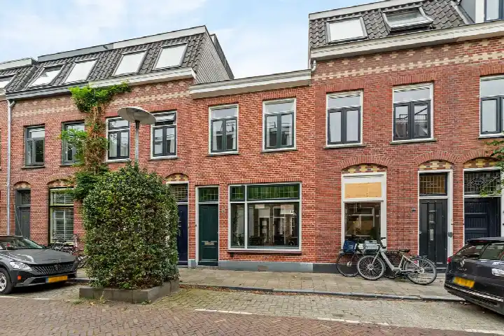 Terraced house for sale: Lijsterstraat 84, Vogelenbuurt Utrecht