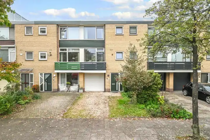 Tussenwoning te koop: Lijzij 74, Stad en Lande Huizen
