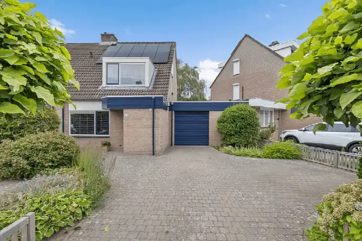 Tussenwoning te koop: Limousinlaan 13, Achtse Barrier-Gunterslaer Eindhoven