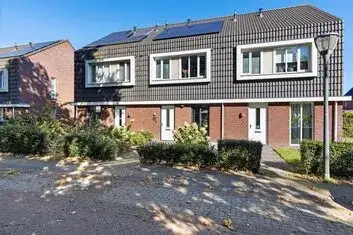 Tussenwoning te koop: Linde 26, Buitengebied ten zuiden van Leek Leek