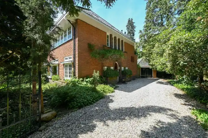 Twee-onder-één-kap te koop: Lindenheuvel 6, Boomberg Hilversum