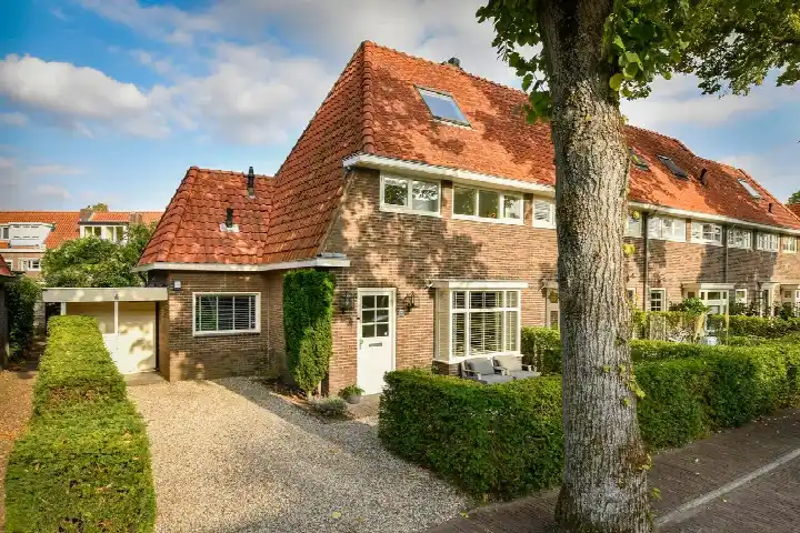 Hoekwoning te koop: Lindenlaan 131, De Zuid Huizen