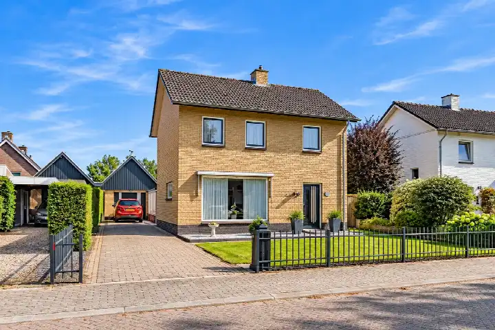 Detached house for sale: Lindenlaan 26, Wanroij Wanroij