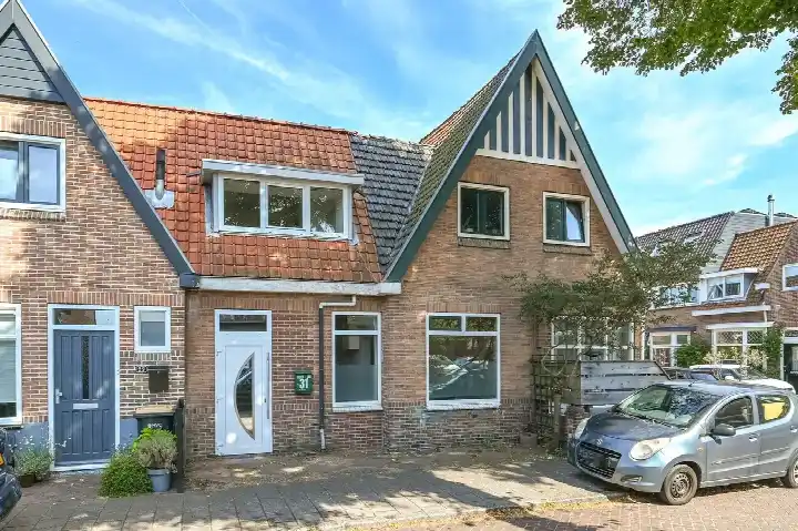 Terraced house for sale: Lindenstraat 31, Bomenbuurt Ijmuiden