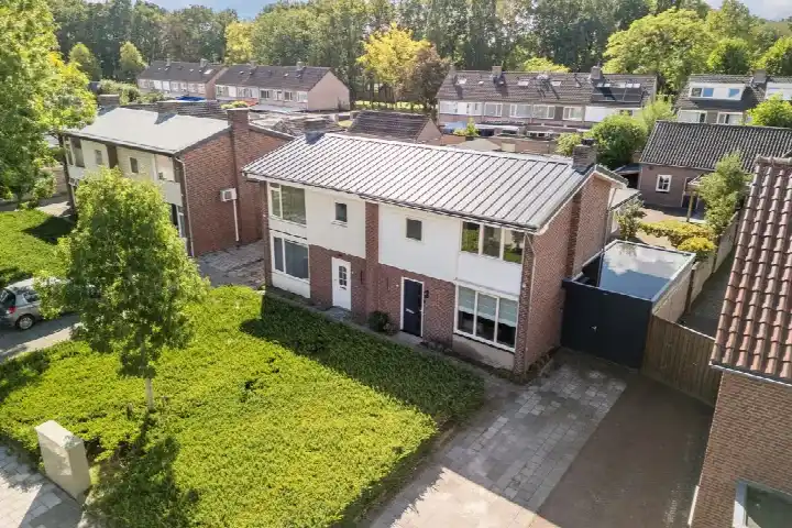 Twee-onder-één-kap te koop: Lindenstraat 40, Hapert Zuid-West Hapert