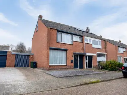 Tussenwoning te koop: Liniestraat 57, Linie Hulst