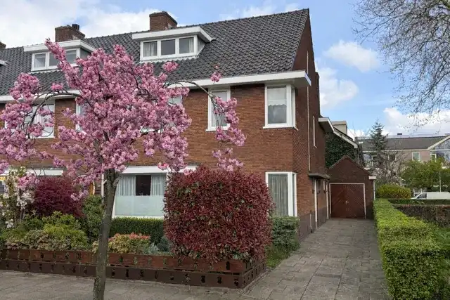 Hoekwoning te koop: Linnaeuslaan 8, Tuindorp en Van Lieflandlaan-West Utrecht