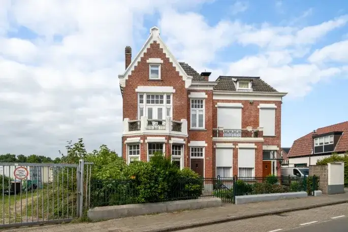 Twee-onder-één-kap te koop: Lipperkerkstraat 101, De Bothoven Enschede