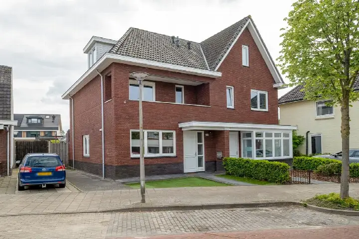 Twee-onder-één-kap te koop: Lipperkerkstraat 422, Velve-Lindenhof Enschede