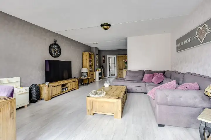 Tussenwoning te koop: Lisdodde 24, Opstal Naaldwijk